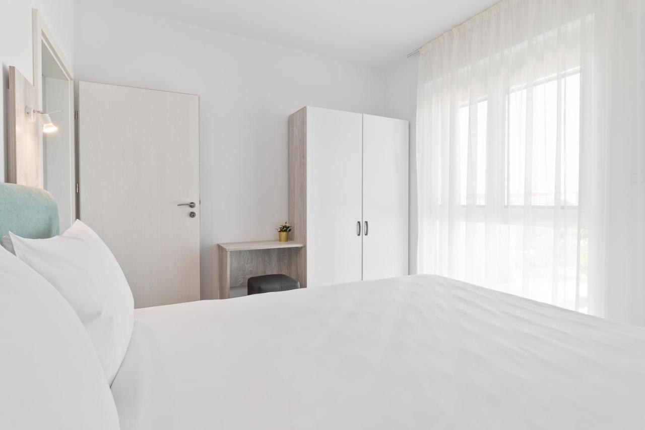 Apartamento Grand Hill Flats Oradea Exterior foto