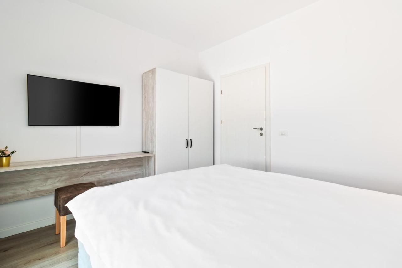 Apartamento Grand Hill Flats Oradea Exterior foto