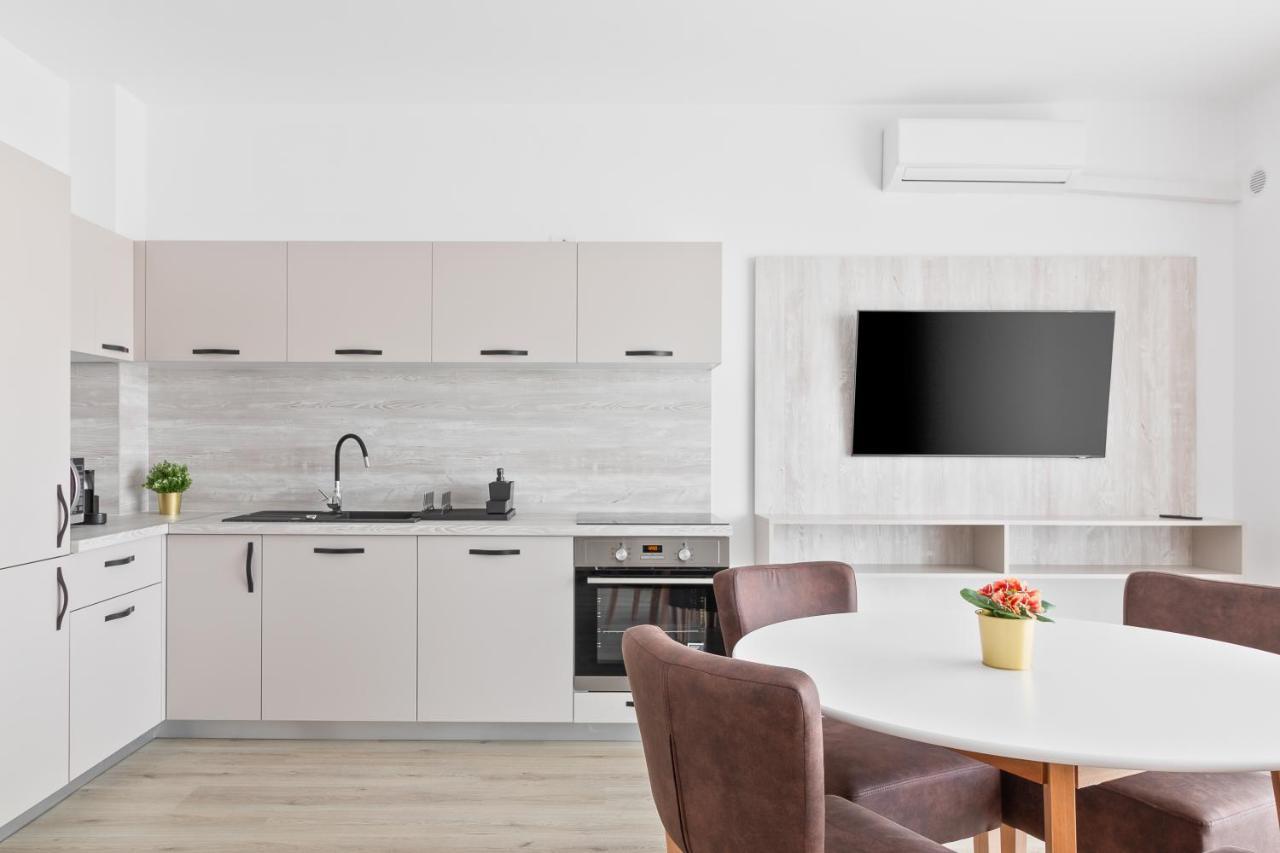 Apartamento Grand Hill Flats Oradea Exterior foto